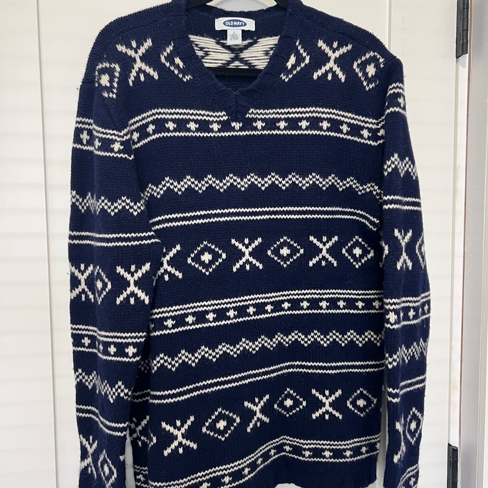 Vintage Old Navy Men's V-Neck Lambs Wool Sweater in Navy and White Pattern